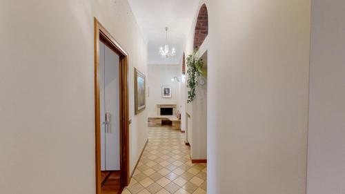 Wonderful downtown apartment-HD NETFLIX, KING-SIZE BED, two minutes' walk from metro photo 28