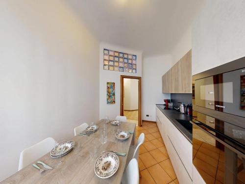 Wonderful downtown apartment-HD NETFLIX, KING-SIZE BED, two minutes' walk from metro photo 33