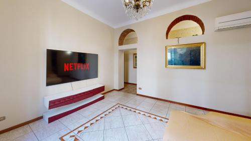 Wonderful downtown apartment-HD NETFLIX, KING-SIZE BED, two minutes' walk from metro photo 32