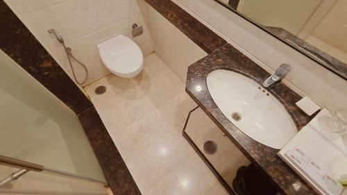 Un baño de ASR Parklane, A Bergamont Hotel - Hosur