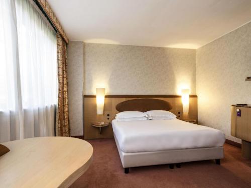 Ένα ή περισσότερα κρεβάτια σε δωμάτιο στο Mercure Roma West