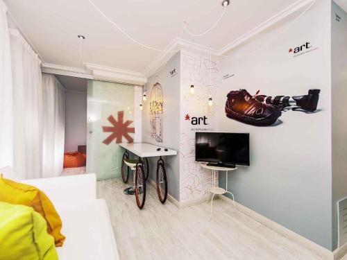 TV a/nebo společenská místnost v ubytování Hotel Ibis Styles La Rioja Arnedo