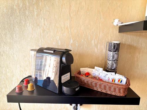 a coffee maker and a basket on a table at Apartament Casa Bella in Craiova