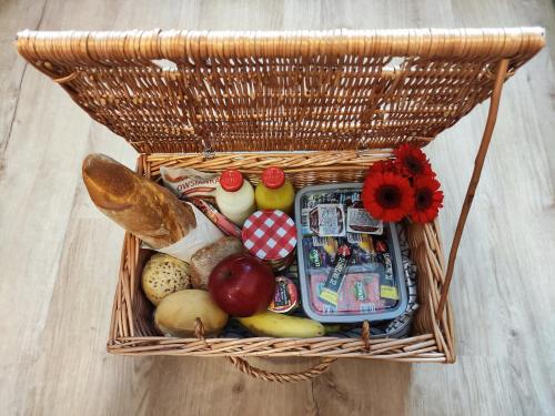 Φαγητό σε αυτό το διαμέρισμα ή κάπου εκεί κοντά