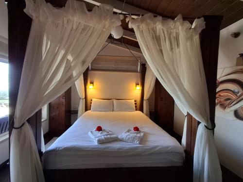 a bedroom with a bed with two pillows on it at דובדבן בגולן in Had Nes