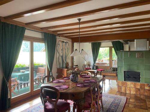 Et opholdsområde på Ferienhaus Rose mit Sauna und HS-Card - Greschuk Apartments