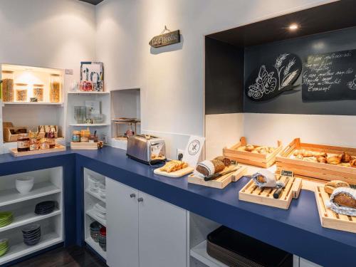 a bakery with many different types of bread on a counter at ibis Styles Vannes Gare Centre in Vannes