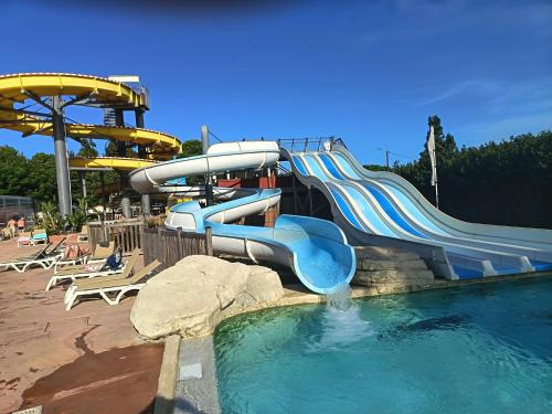 a water slide in a water park at Mobil home prestations DELUXE 3ch climatisé avec Parc Aquatique in Canet-en-Roussillon