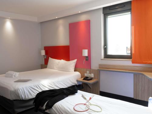 Ένα ή περισσότερα κρεβάτια σε δωμάτιο στο ibis Styles Romans-Valence Gare TGV
