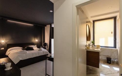 a bedroom with a bed and a bathroom with a mirror at Residenza Marcelli in Isernia