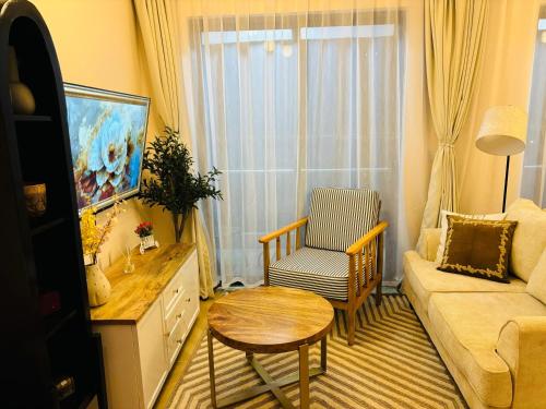 TV a/nebo společenská místnost v ubytování Indesign makumbi Apartment