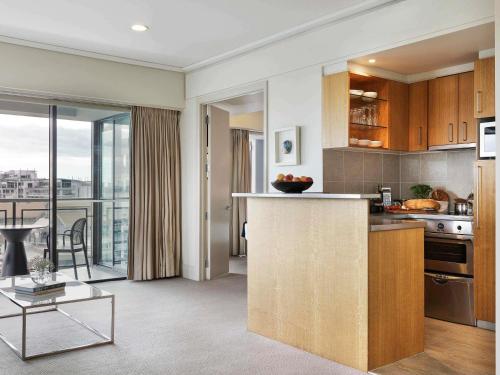 Dapur atau dapur kecil di The Sebel Auckland Viaduct Harbour