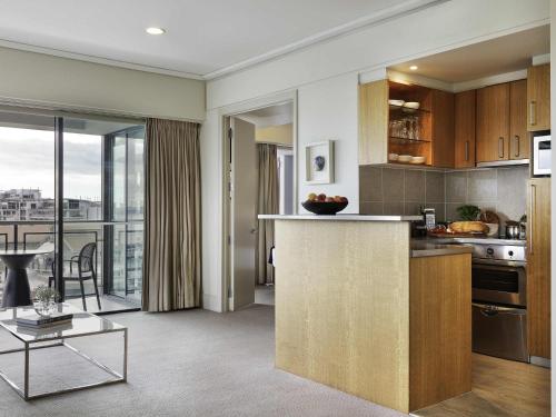 Dapur atau dapur kecil di The Sebel Auckland Viaduct Harbour
