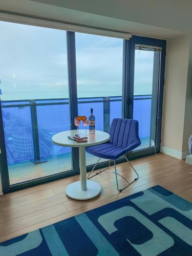 Гостиная зона в Orbi city luxury Towers
