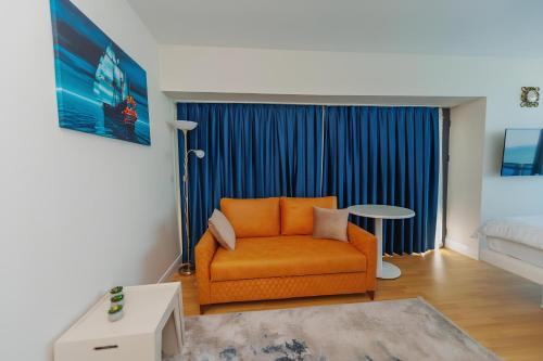 Гостиная зона в Orbi city luxury Towers