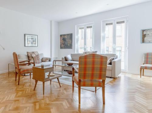 Spacious Central-3Bedrooms 3Bathrooms-Sol