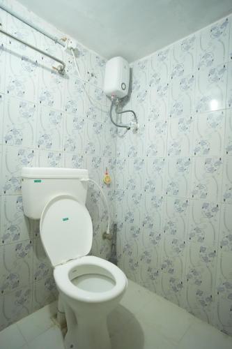 a bathroom with a white toilet in a room at LeBeach Villa, Luxurious Stay Opposite Auroville Beach, ECR Road in Kuilapayam