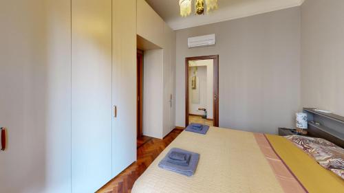 Wonderful downtown apartment-HD NETFLIX, KING-SIZE BED, two minutes' walk from metro photo 35