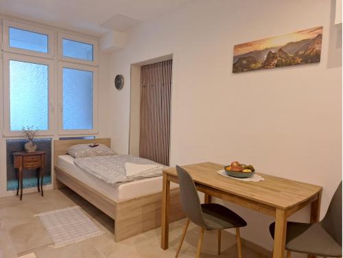 a small bedroom with a bed and a table at Monteurstudio am Wasserturm in Worms