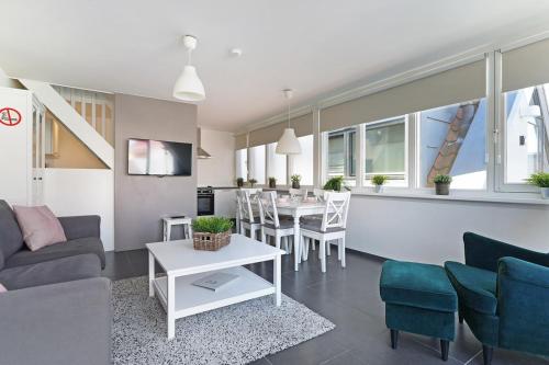 a living room with a couch and a table at Weststraat 22 - Ouddorp - Appartement Oost 3P in Ouddorp