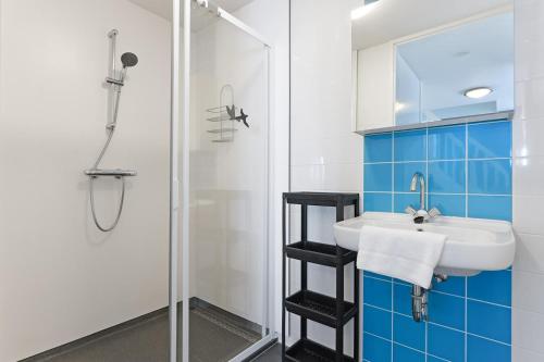 a bathroom with a sink and a shower at Weststraat 22 - Ouddorp - Appartement Oost 3P in Ouddorp