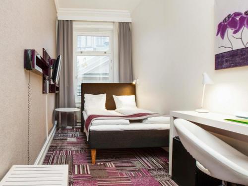 a hotel room with a bed and a window at Ibis Styles Stockholm Odenplan in Stockholm