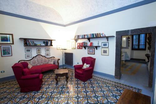 a living room with two chairs and a couch at Residenza d'epoca Palazzo Franciosoni in Vetralla