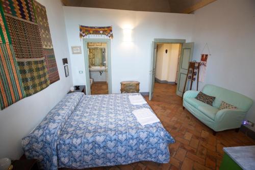 a bedroom with a bed and a couch in it at Residenza d'epoca Palazzo Franciosoni in Vetralla