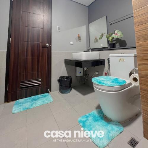 a bathroom with a toilet and a sink at Casa Nieve Manila Bay - Pet friendly in Sampong