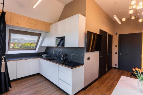Kuchyň nebo kuchyňský kout v ubytování Góralski Resort 2 z Basenem