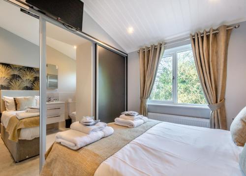a bedroom with a large bed and a mirror at Faringdon Grange in Faringdon
