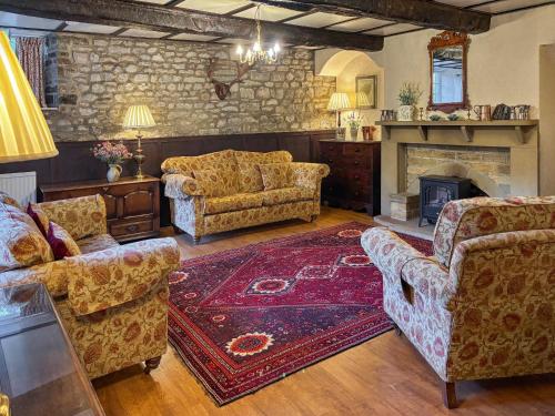 Posezení v ubytování Inglenook Cottage