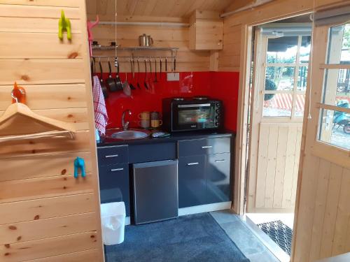 Dapur atau dapur kecil di Alpaca Hideaway - Uk35188