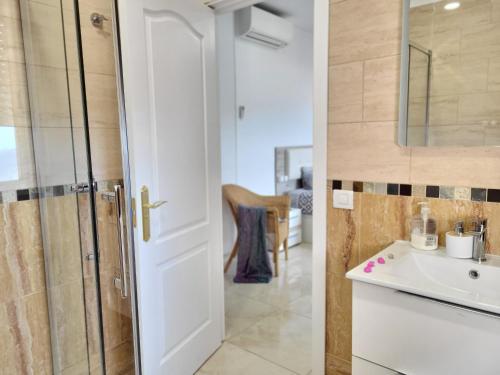 a bathroom with a sink and a shower at LAS 7 ISLAS, BARRANCO DE ADEJE in Adeje