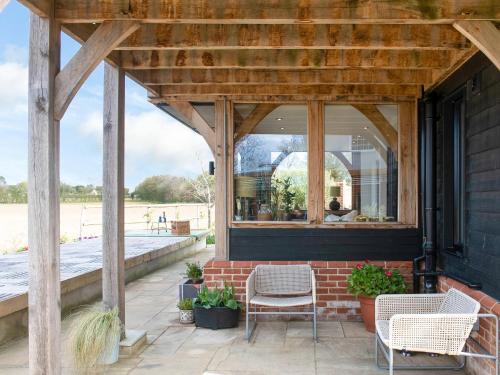 Country Escape At The Granaryにあるバルコニーまたはテラス