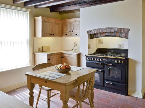 Kuchyň nebo kuchyňský kout v ubytování West End Farmhouse
