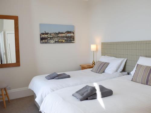 Ένα ή περισσότερα κρεβάτια σε δωμάτιο στο Harbourside Apartment