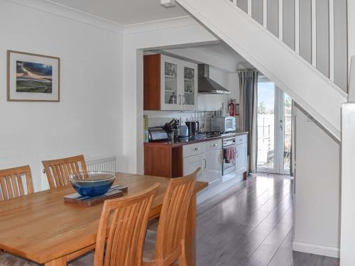 Kuchyň nebo kuchyňský kout v ubytování Maltings Cottage