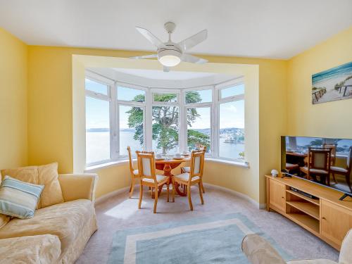 Et tv og/eller underholdning på Boohay - Bay Fort