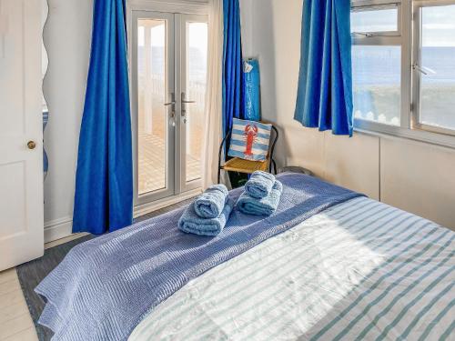 Postel nebo postele na pokoji v ubytování Bacton Beach House