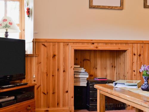 TV a/nebo společenská místnost v ubytování Rams Cottage