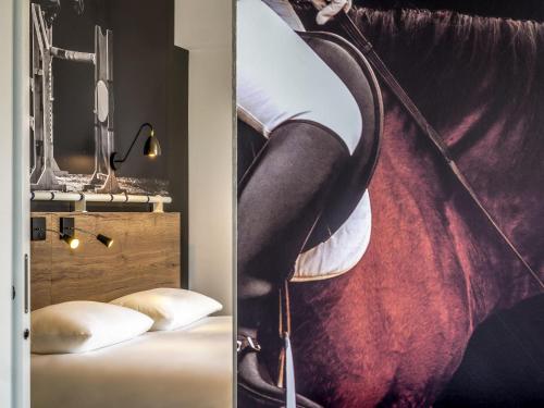 two pictures of a room with a bed and a mirror at ibis Styles Saumur Gare Centre in Saumur