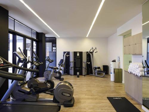 a gym with several treadmills and exercise bikes at ibis Adelaide in Adelaide