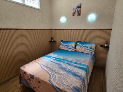 a bedroom with a bed in a room at nos appartements ciel et mer a tenerife in Puerto de la Cruz