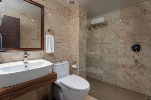 Ένα μπάνιο στο Summit Mall Stone Hotel