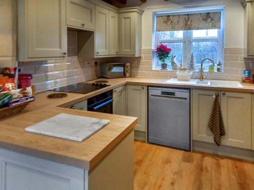 Dapur atau dapur kecil di Brompton Lodge