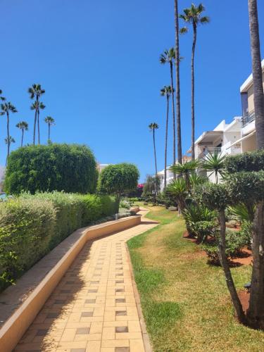 Un jardín fuera de Superbe appartement de 3 chambres avec piscines