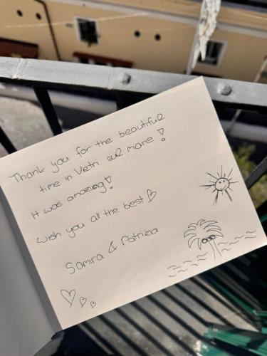 a sign on a bench with a note on it at Isabel’s house in Vietri sul Mare