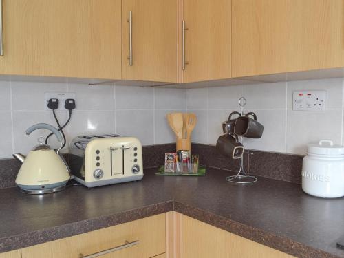 Dapur atau dapur kecil di Boundary Cottage