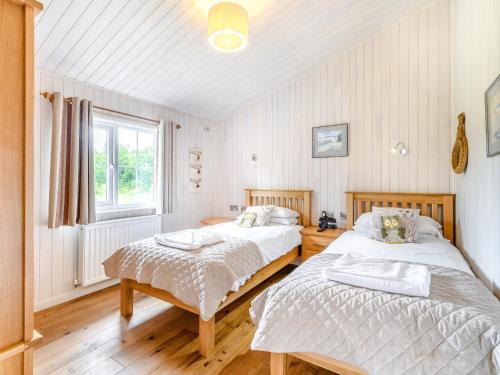 Ένα ή περισσότερα κρεβάτια σε δωμάτιο στο Acacia Lodge
